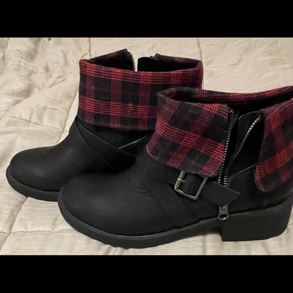 Rocket Dog Black Booties Never Worn